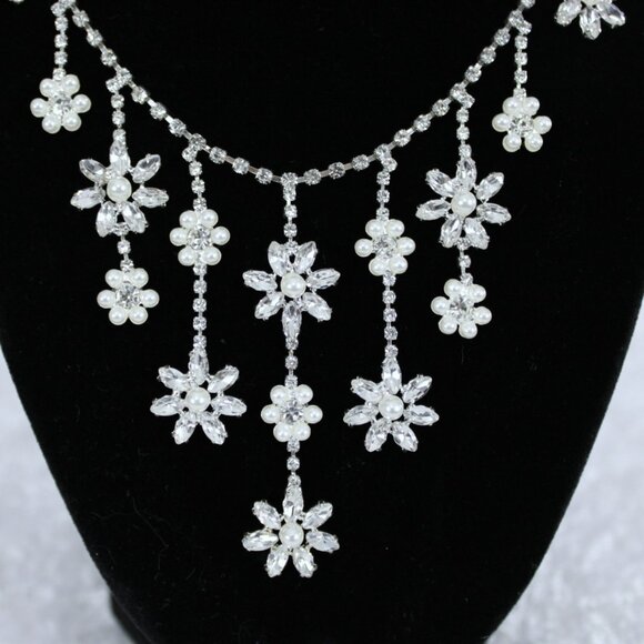 Cézanne Silver-Tone Rhinestone Floral Necklace & Chandelier Earring Set NWT - Picture 4 of 5